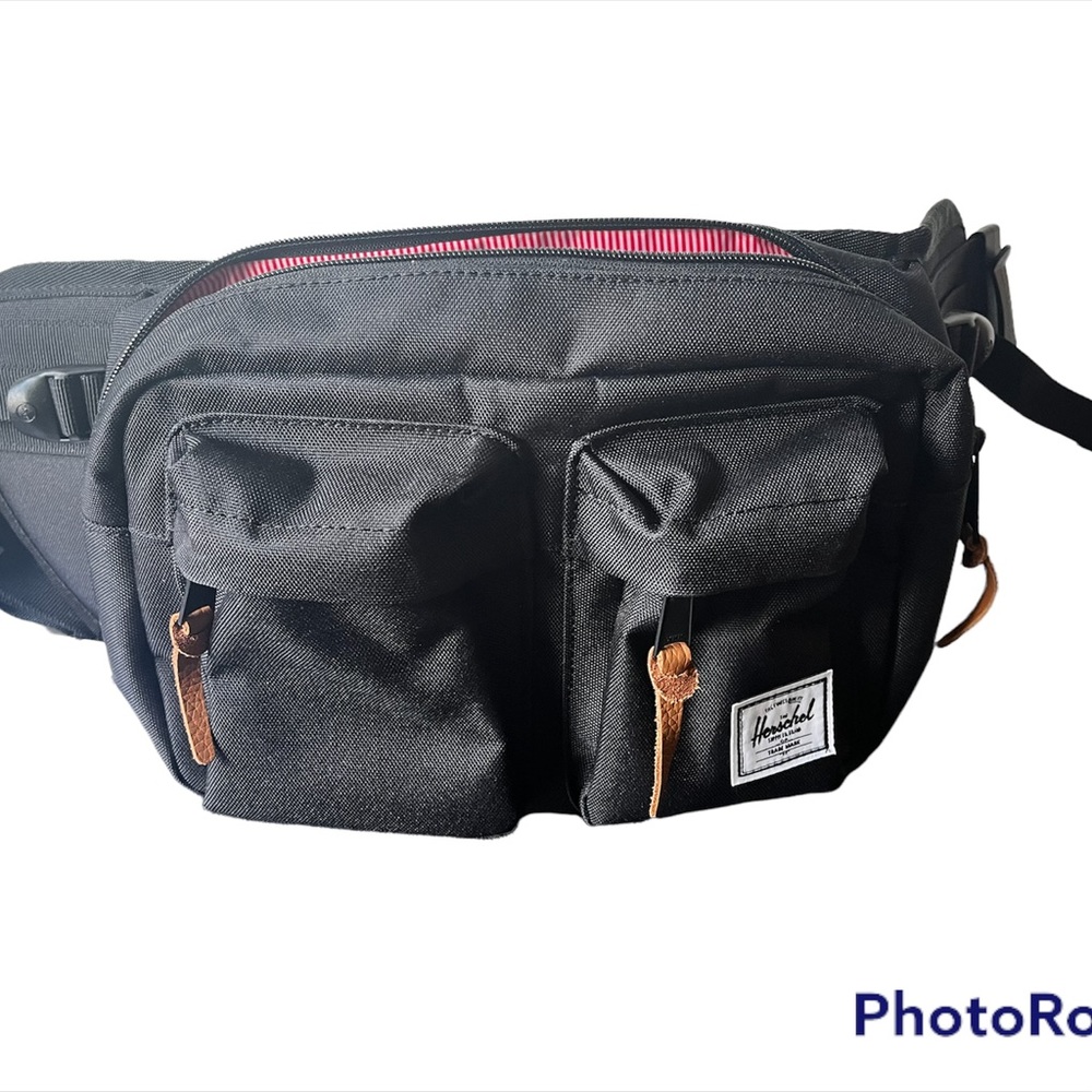 *SOLD* Herschel Eighteen Hip Pack Crossover Fanny Pack NWT Black - Picture 10 of 11